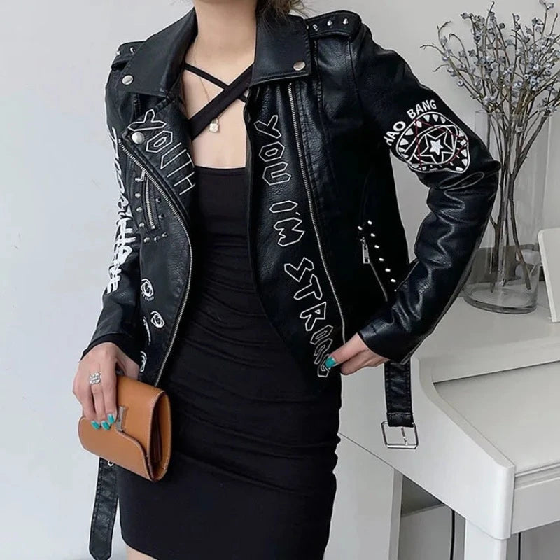 Damska kurtka skórzana z napisami