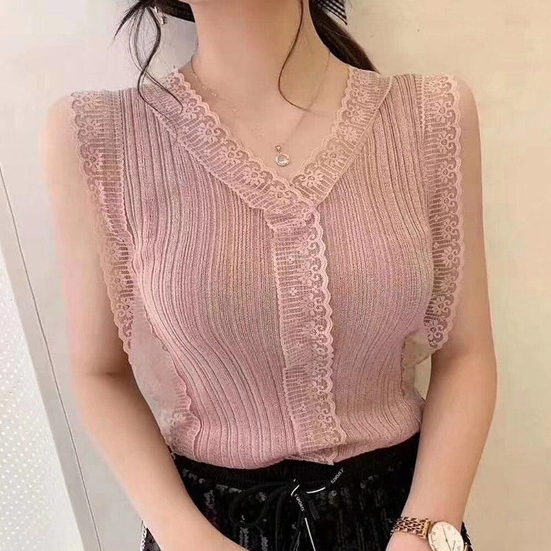 Damska koszulka w serek z koronką-Bombardina.pl