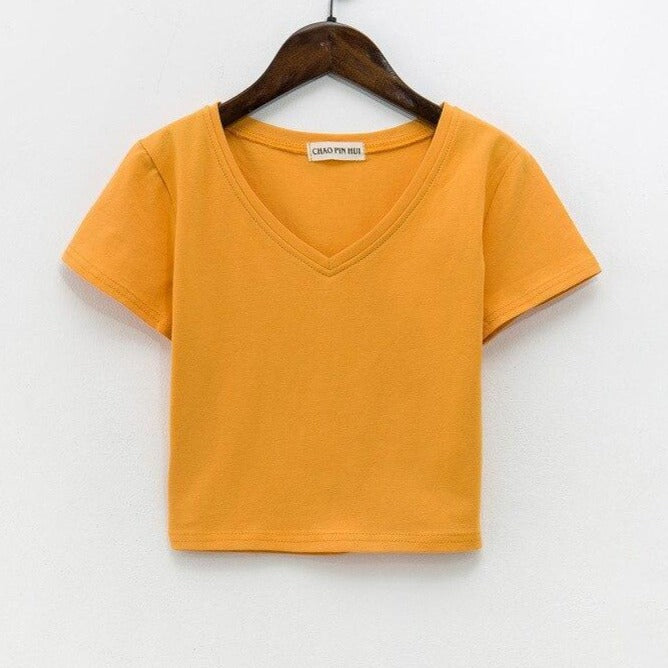 Damska koszulka w serek o krótkim kroju-Bombardina.pl