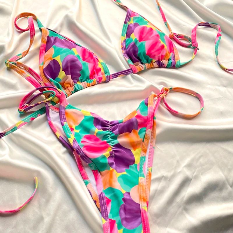Dwuczęściowy strój kąpielowy mikro bikini w kolorowe plamki