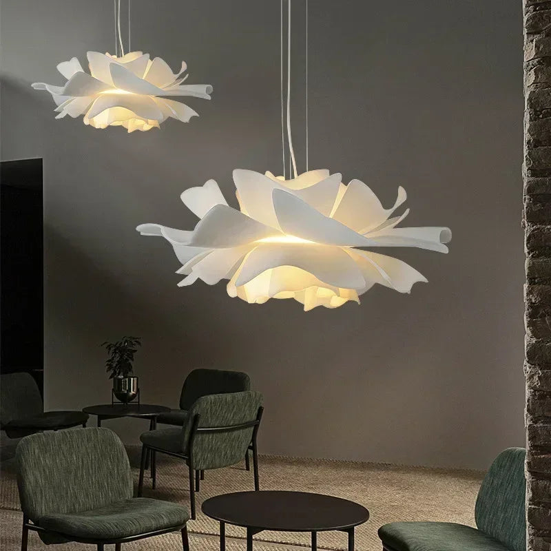 Dekoracyjna wisząca lampa w kształcie kwiatu lotosu