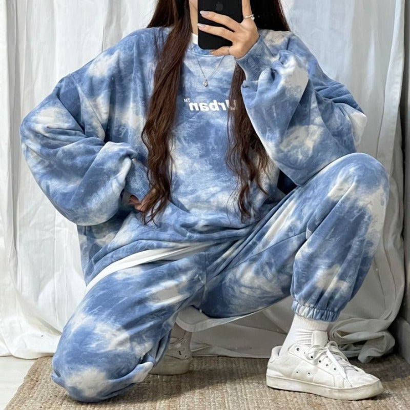 Komplet dresowy w motyw tie dye z napisem na bluzie