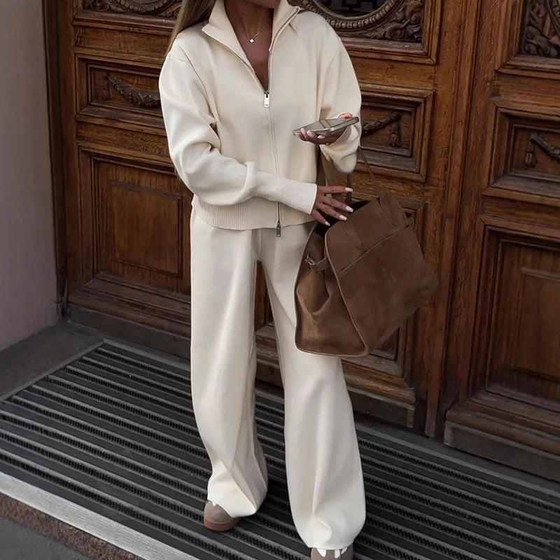 Dzianinowy komplet damski - bluza ze stójką i spodnie wide leg
