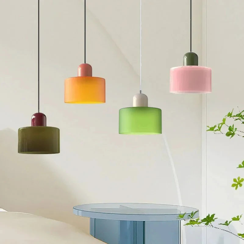 Nowoczesna lampa wisząca z kolorowego szkła