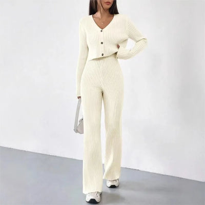 Elegancki komplet dzianinowy – sweter crop top zapinany na guziki i spodnie wide leg