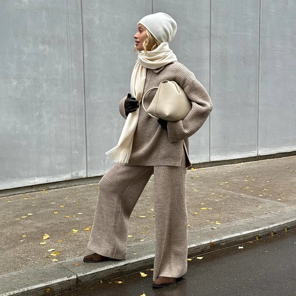 Komplet dzianinowy damski sweter oversize z kołnierzem i szerokie spodnie