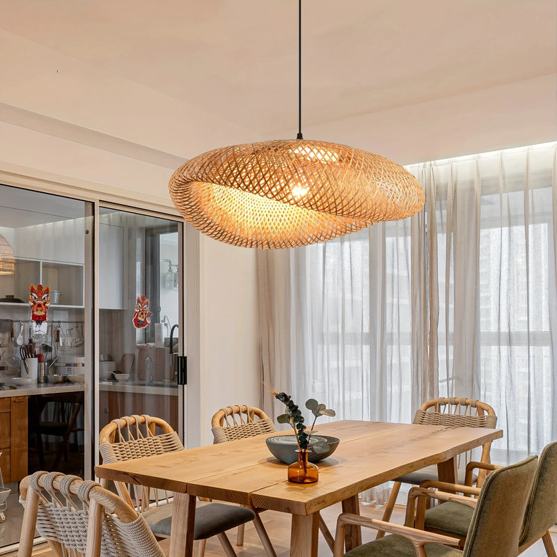 Lampa wisząca tkana ręcznie z bambusa
