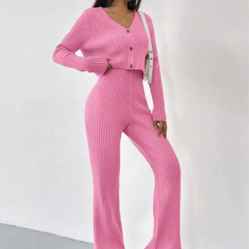 Elegancki komplet dzianinowy – sweter crop top zapinany na guziki i spodnie wide leg