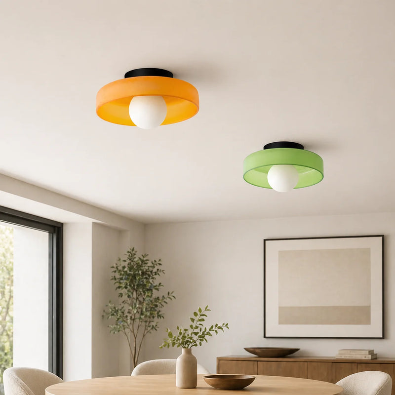 Nowoczesna szklana lampa sufitowa z kloszem w minimalistycznym designie