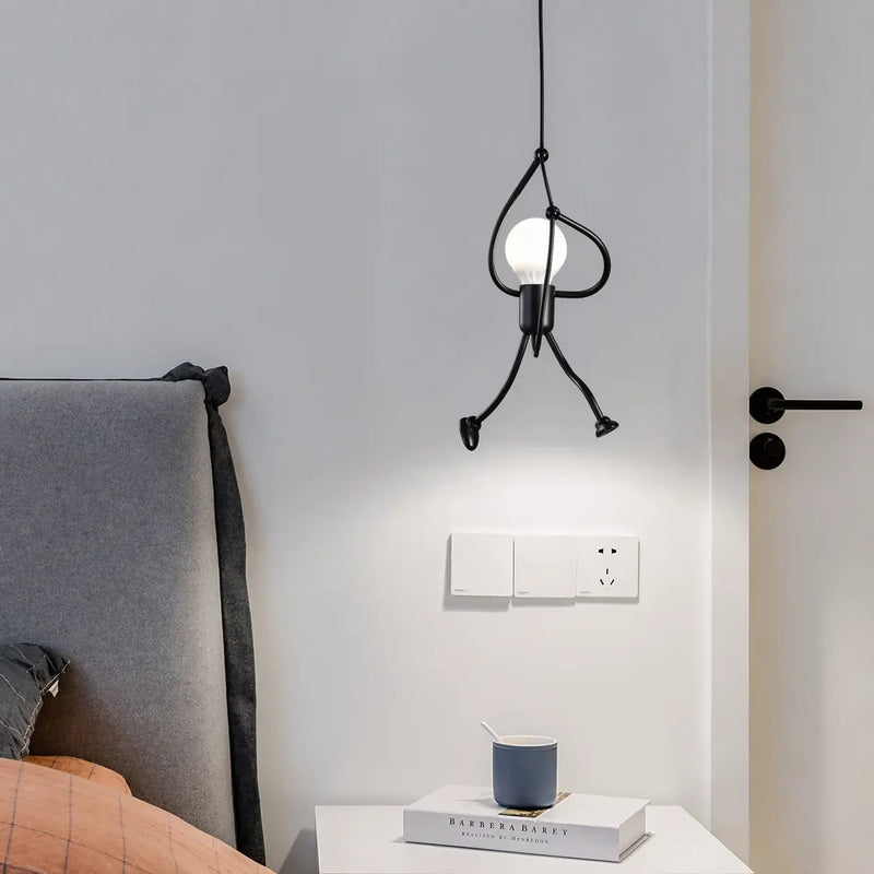 Lampa wisząca LED z motywem wspinającego się ludzika
